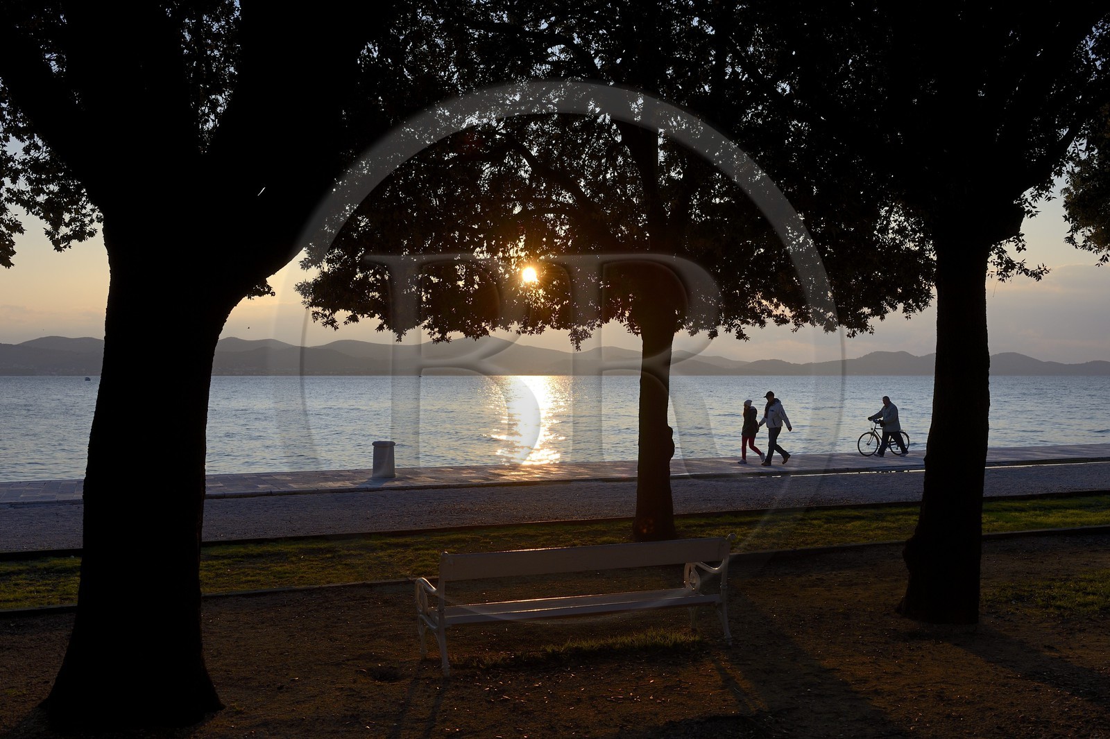 Croatie, Dalmatie, côte dalmate, Zadar, la Riva (promenade du bord de mer)