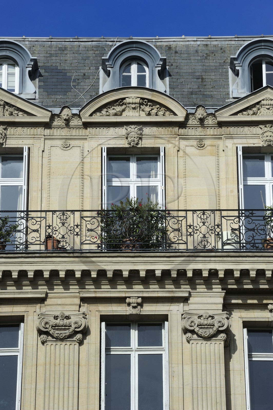 France, Paris (75), immeuble haussmannien de première classe au n° 84-88 boulevard Malesherbes, detail de la facade