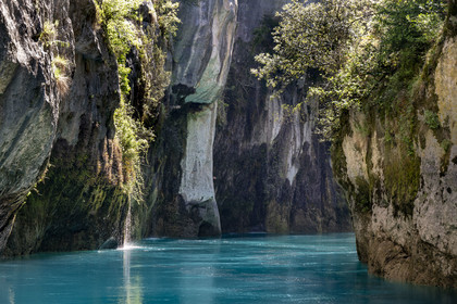 Var (83) rive gauche et Alpes-de-Haute-Provence (04) rive droite, Parc Naturel Régional du Verdon, Basses Gorges du Verdon en aval du lac de Sainte Croix, gorges de Baudinard