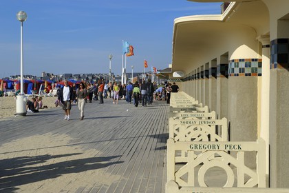 France, Calvados (14), Pays d'Auge, Deauville, la plage, la Promenade des Planches en souvenir des réalisateurs et acteurs de cinéma