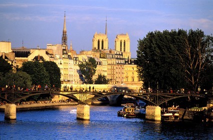 France, Paris, Banks of the Seine River listed as World Heritage by UNESCO, Pont des Arts (Bridge) and the Notre Dame Cathedral