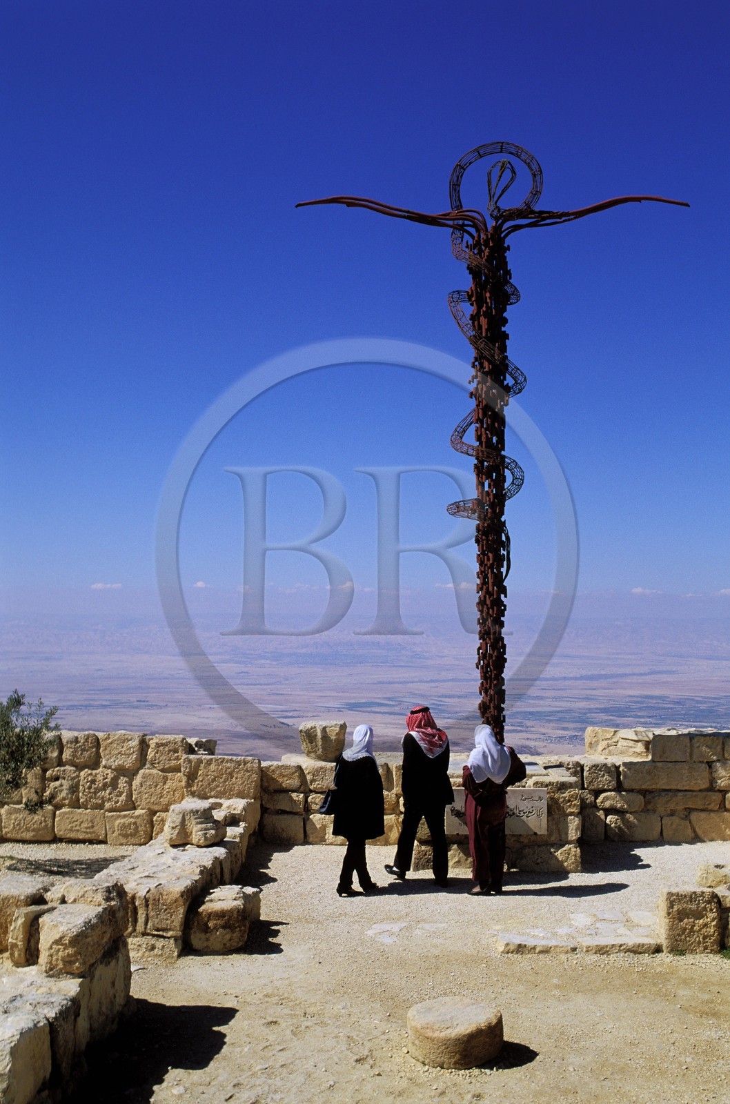 Jordanie, gouvernorat de Madaba, Le Bâton de Moïse aussi appelé le Serpent de Brazen, sculpture de l' artiste Giovanni Fantoni en haut du Mont Nébo