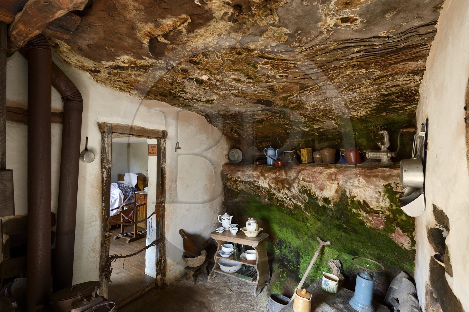 France, Bas-Rhin (67), parc régional des Vosges du nord, Eschbourg, Maisons des Rochers de Graufthal, habitations semi-troglodytiques du XVIIIe siècle et habitées jusqu'en 1958, chambre à coucher