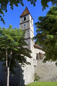 France, Alpes-de-Haute-Provence (04), Parc National du Mercantour et la vallée du Haut-Verdon, Colmars-les-Alpes fortifiée par Vauban à la fin du XVIIe siècle, muraille extérieure et église Saint-Martin