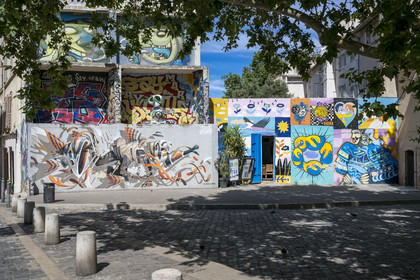 France, Bouches-du-Rhône (13), Marseille, quartier du Panier, peintures murales et graffitis place de la Charité