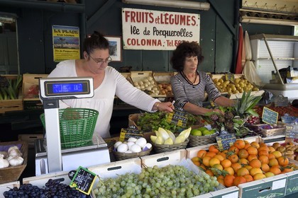 France, Var (83), Iles d'Hyères, parc national de Port Cros, Ile de Porquerolles, commerce de fruit et légumes pour l'Ile