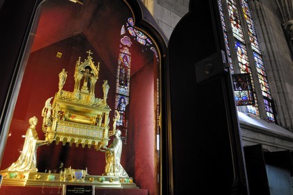 France, Paris (75), île de la Cité, la cathédrale Notre-Dame-de-Paris, la sacristie du chapitre et salle du Trésor, reliquaire de la croix dite de Sainte-Claude 19ème siècle