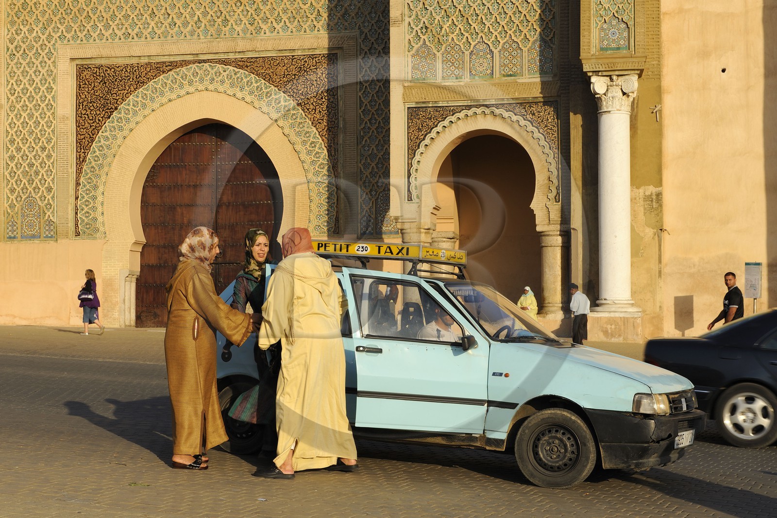 Morocco, Meknes Tafilalet Region, Meknes, Imperial City, medina listed as World Heritage by UNESCO, taxi dropping off his clients in front of Bab El Mansour Gate between the imperial city and the medina on the Place El Hedime (or Lahdim)
