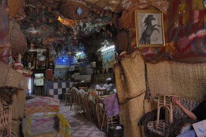 Egypte, Haute Egypte, vallée du Nil, Louxor, le souk, un café nubien dans le souk
