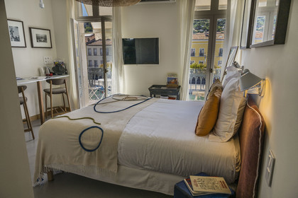 France, Hérault (34), Sète, Canal royal dans le Cadre royal, suites d'artistes The Marcel au-dessus de l'ancien cinéma le Rio sur le quai Léopold Suquet