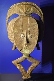 France, Allier (03), Vichy, musée des arts d’Afrique et d’Asie dont les collections ont été constituées par les dons de missionnaires, figure gardienne de reliques, population Kota, Gabon