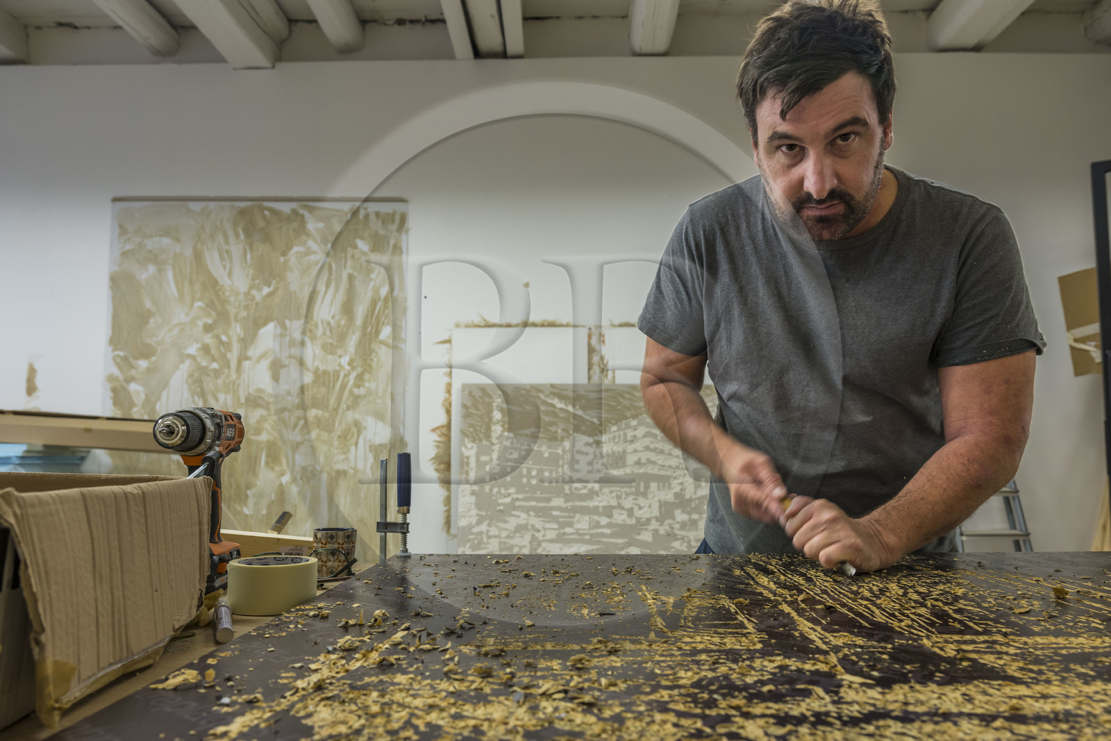 France, Hérault (34), Sète, l'artiste plasticien Jean Denant dans son atelier
