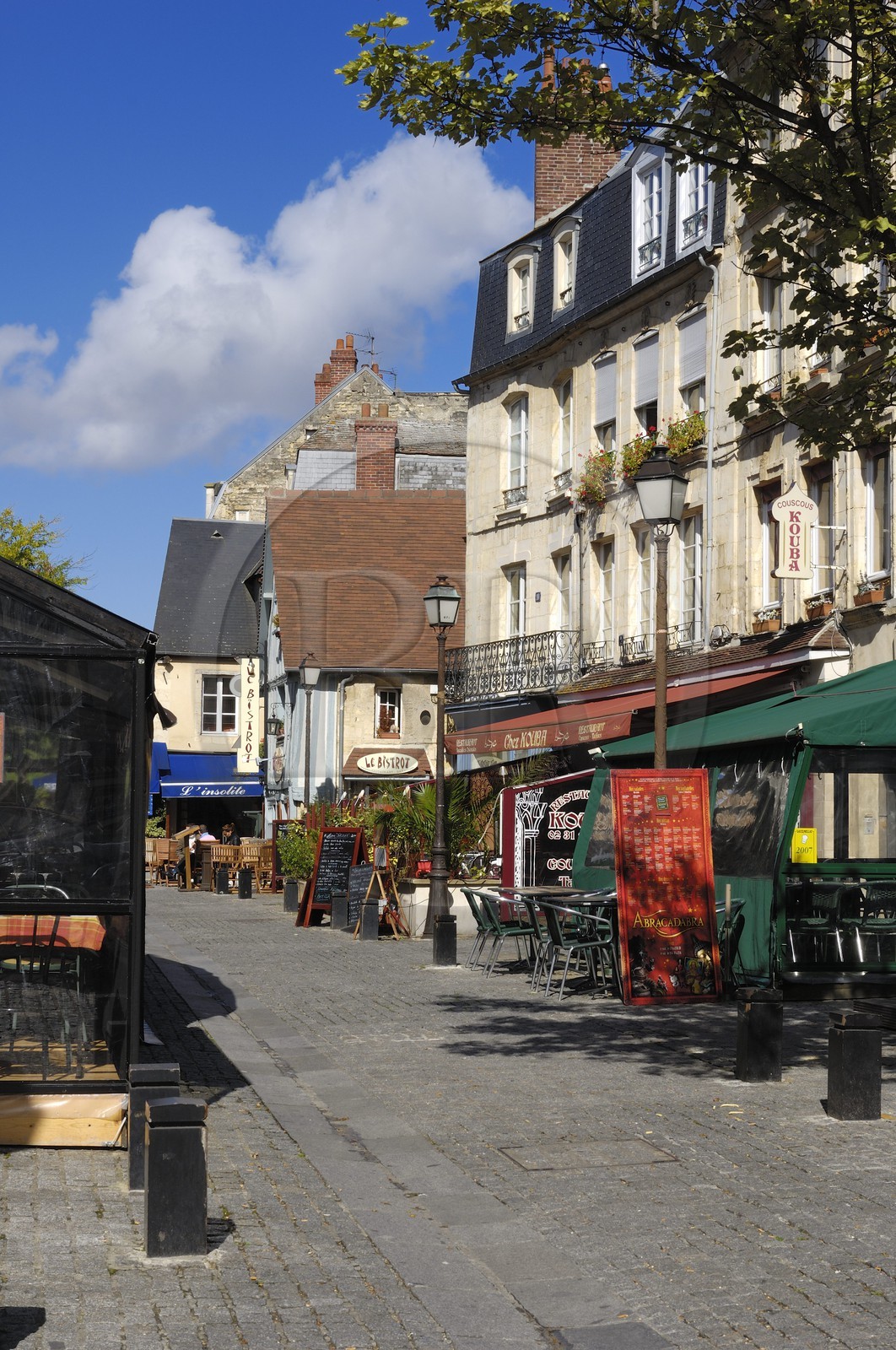 France, Calvados (14), Caen, la rue piétonne de Vaugueux dans le quartier du même nom près du château