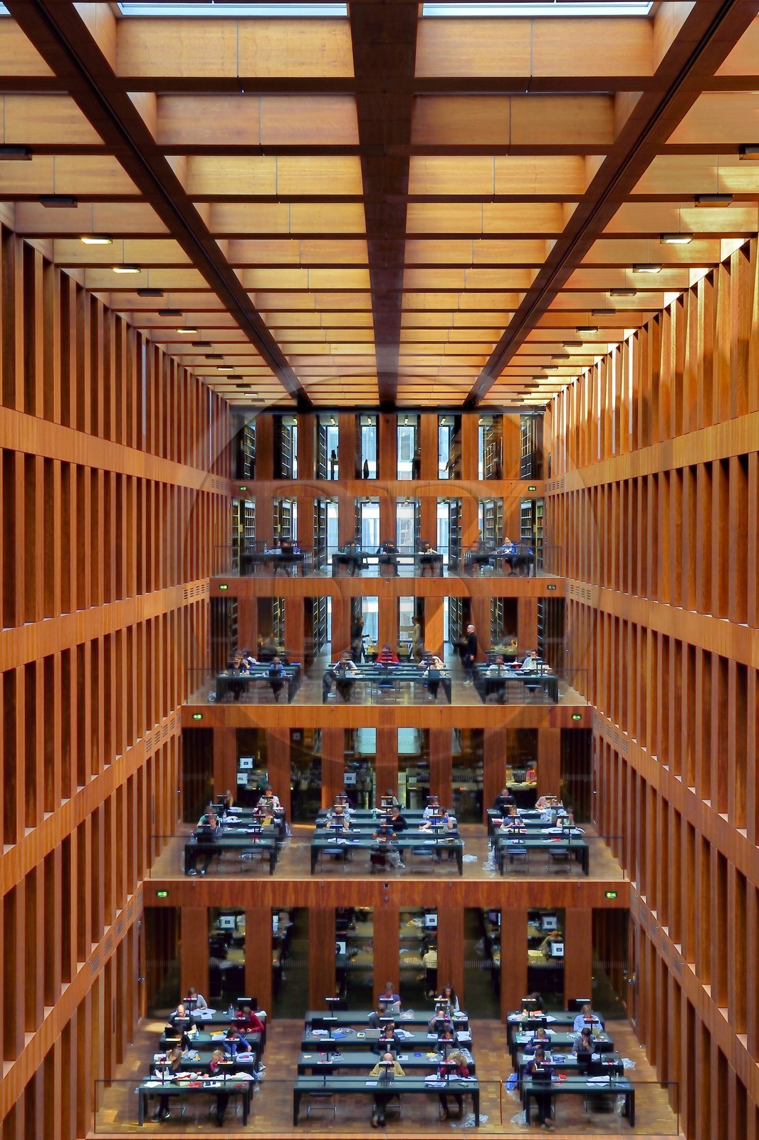 Allemagne, Berlin, Jacob und Wilhelm Grimm Zentrum, bibliothèque de l'Université Humboldt conçu par l'architecte suisse Max Dudler et achevée en 2009