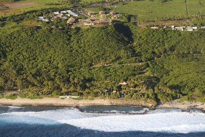 France, île de la Réunion, côte sud, Grande Anse, l'hôtel Palm (vue aérienne)