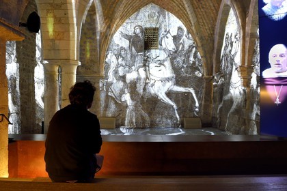 France, Seine-Maritime (76), Rouen, le palais archiépiscopal, musée Historial Jeanne d'Arc, projection d'images dans la crypte gothique