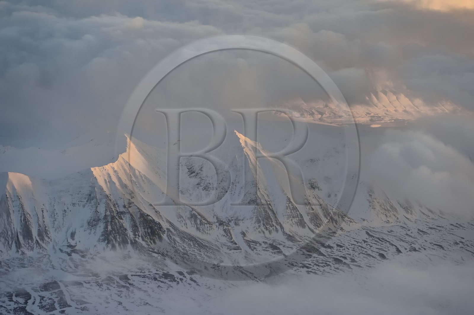 Norway, Svalbard, Spitzbergen, Longyearbyen, mountains of the southern region glacial landscape in the Sør-Spitsbergen National Park (aerial view)