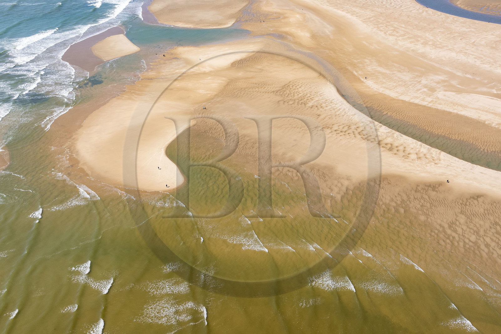 France, Vendée (85), Jard-sur-Mer, la Pointe du Payré, la plage du Veillon dans l'estuaire de la rivière Payré (vue aérienne)