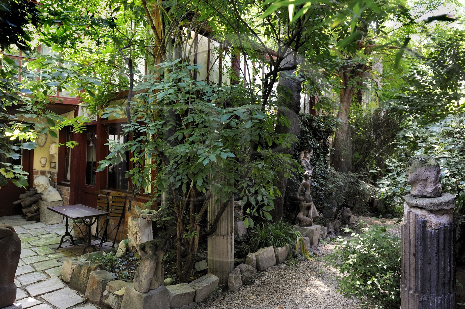 France, Paris (75), la Cité des Fusains au numéro 22 de la rue Tourlaque où le peintre Auguste Renoir eut un atelier