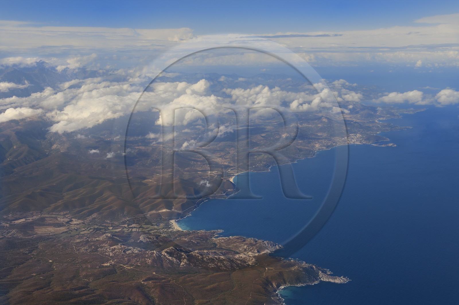France, Haute-Corse (2B), la côte de la Balagne du désert des Agriates, avec la plage d'Ostriconi, à la presqu'ile de L'Ile Rousse (vue aérienne)