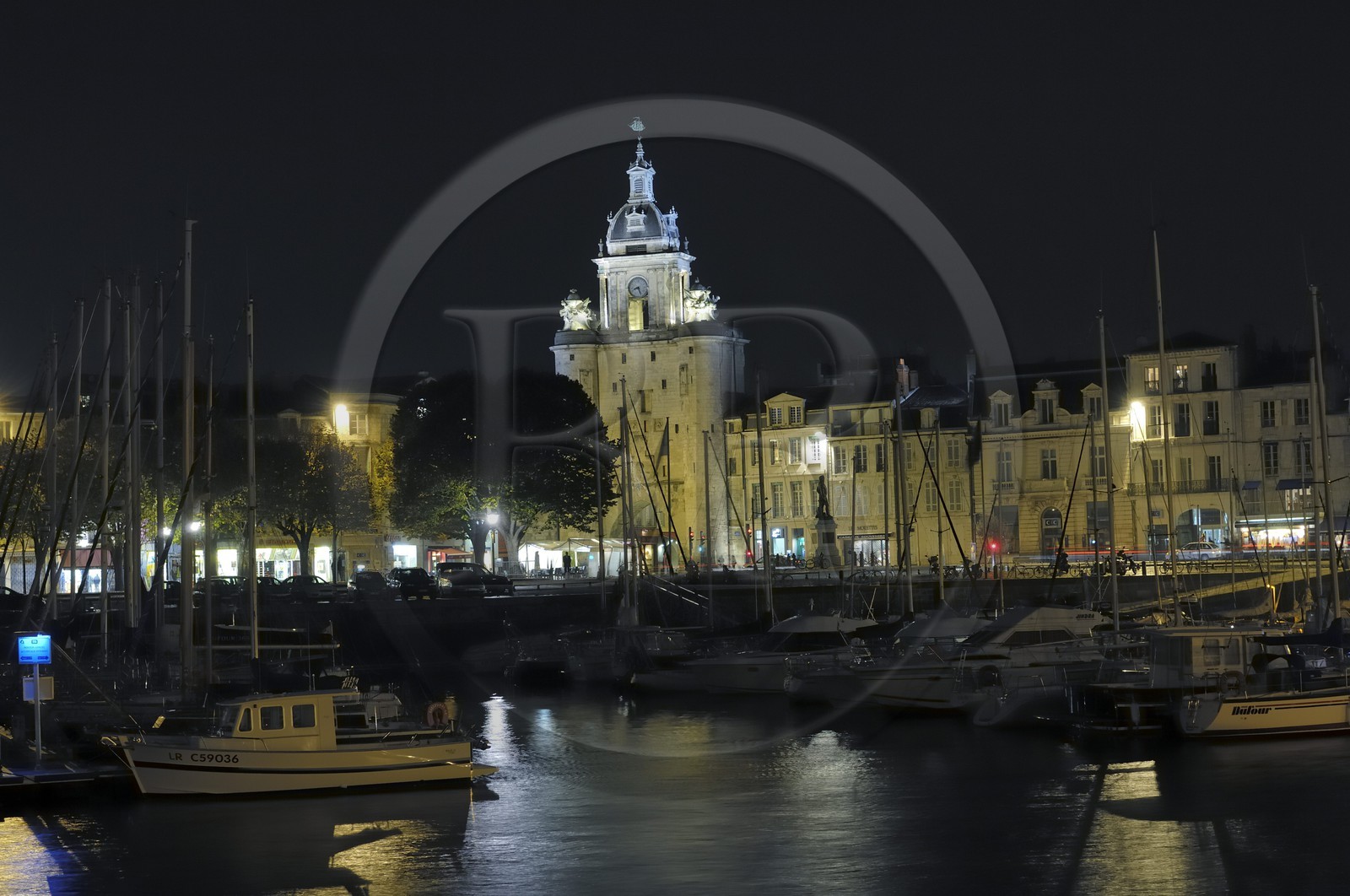 France, Charente-Maritime (17), La Rochelle, le Vieux Port, la Porte de la Grosse Horloge au bout du quai Duperré