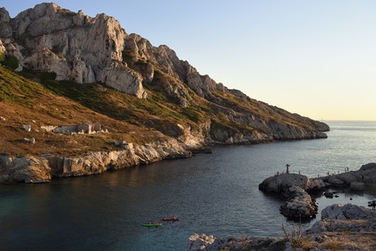 France, Bouches-du-Rhône (13), Marseille, Parc national des Calanques, Les Goudes, passages des Croisettes, les falaises de l'Ile Maire (demande d'autorisation nécessaire avant publication)
