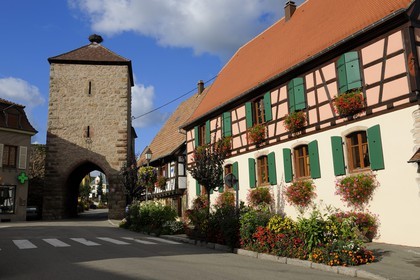 France, Bas-Rhin (67), porte nord de Dambach-la-ville