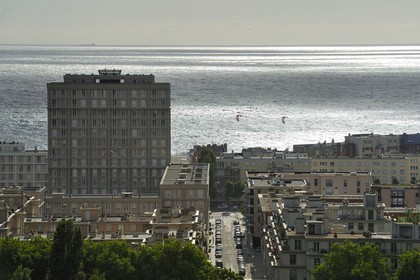 France, Seine-Maritime (76), Le Havre, Centre-ville reconstruit du Havre par Auguste Perret classé Patrimoine Mondial de l'UNESCO, immeubles Perret de la Porte Océane au bout de l'avenue Foch