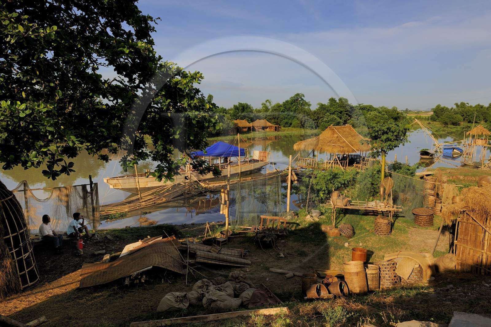 Vietnam, province de Ninh Binh, petit chantier naval