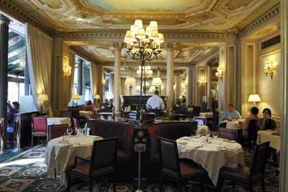France, Paris (75), restaurant du Café de la Paix place de l'Opéra