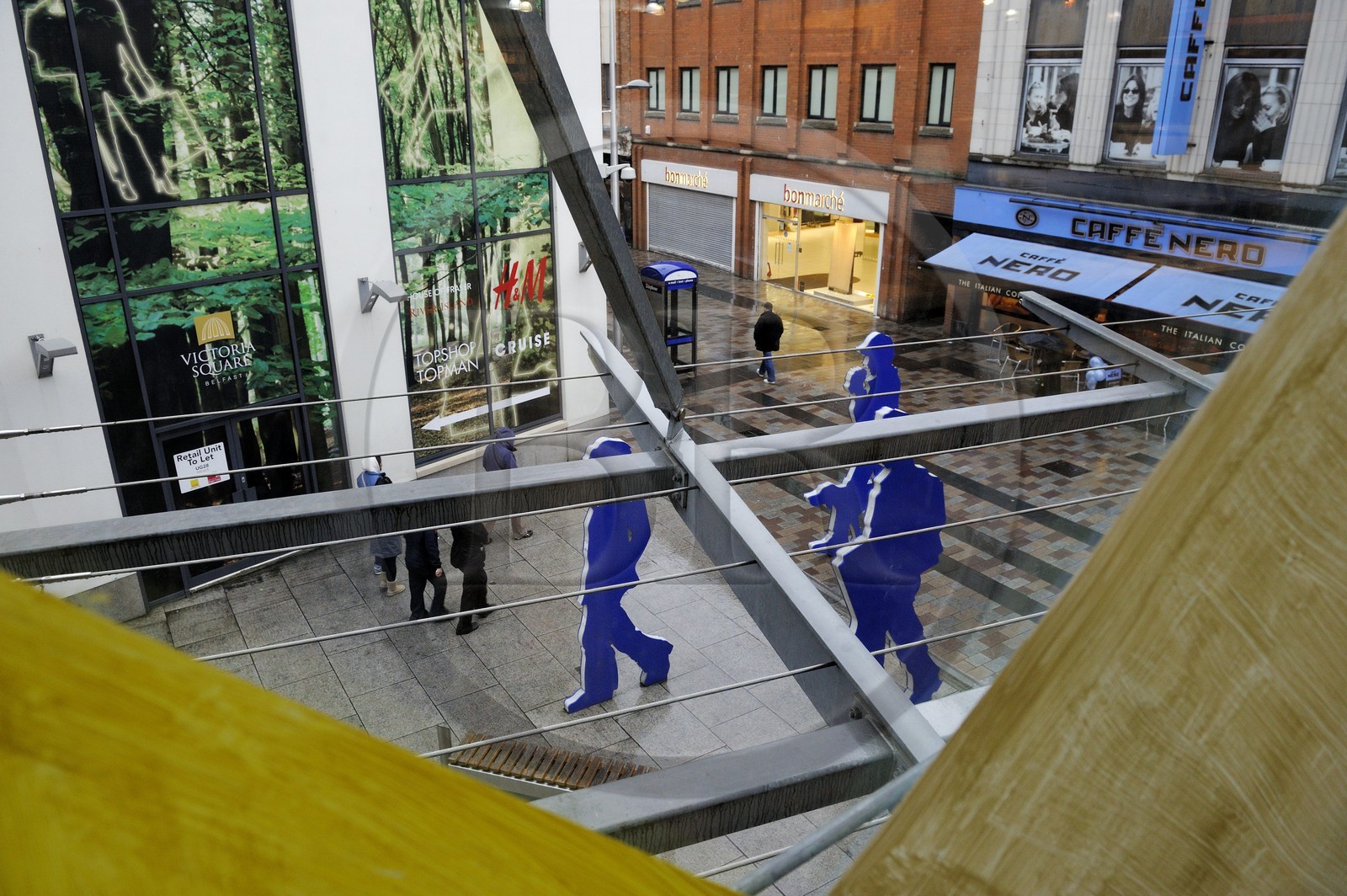 Royaume-Uni, Irlande du Nord, Belfast, sculptures à l'entrée du centre commercial de Victoria Square sur Ann street