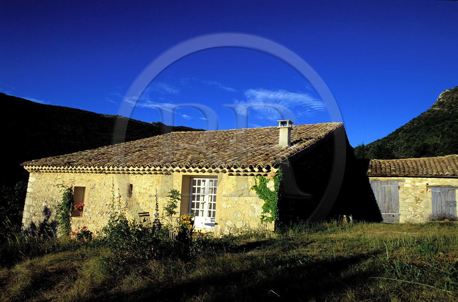 France, Hautes-Alpes (05), Pays du Buëch, région d'Orpierre, Chevalet le Haut, la maison d'hôtes le Mas Rome de Roger Gutierrez