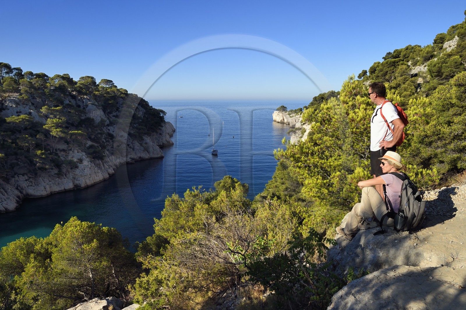 France, Bouches-du-Rhône (13), Marseille, Parc national des Calanques, Calanque de Port-Pin, André Bernard fondateur du bureau des guides de Cassis en randonnée (demande d'autorisation nécessaire avant publication)