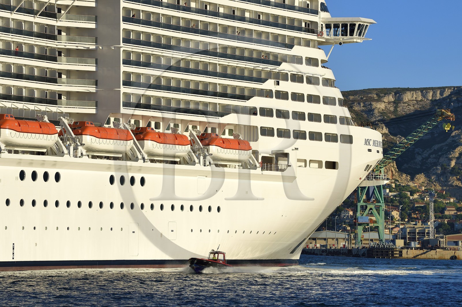 France, Bouches-du-Rhône (13), Marseille, Zone Euroméditerranée, Grand Port Maritime, bateau de croisières e bateau de lamanage