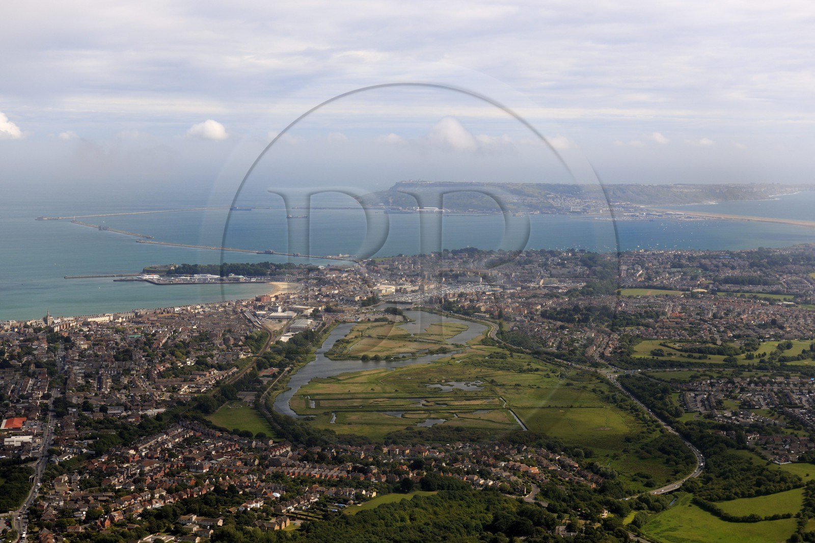Royaume-Uni, Angleterre, Dorset, Weymouth et l'ile de Portland en arrière plan (vue aérienne)