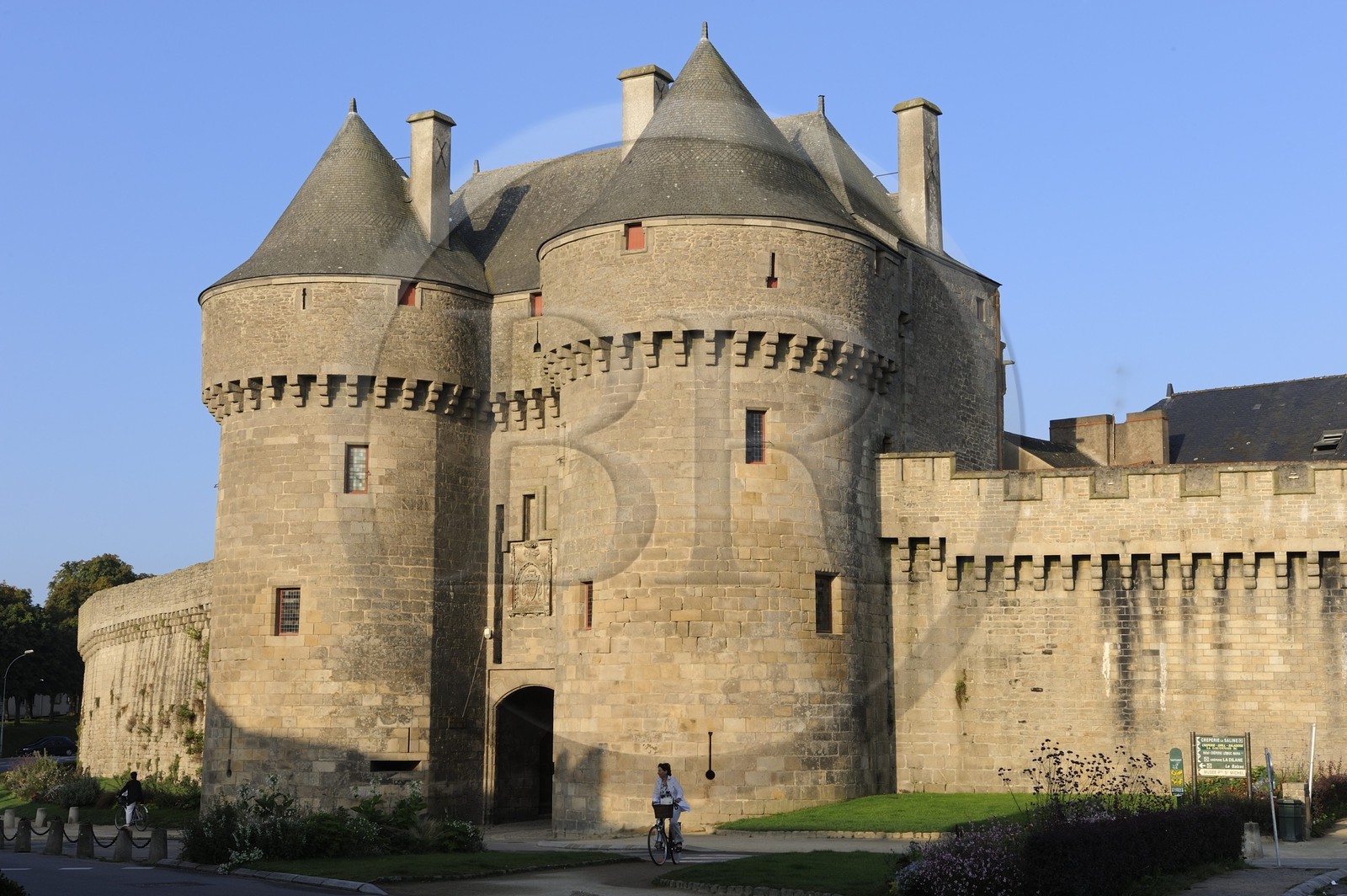 France, Loire-Atlantique (44), la cité médiévale de Guérande, la Porte Saint Michel et musée du Pays de Guérande