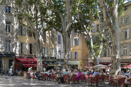 France, Bouches du Rhone, Aix en Provence, café terrace place Richelme
