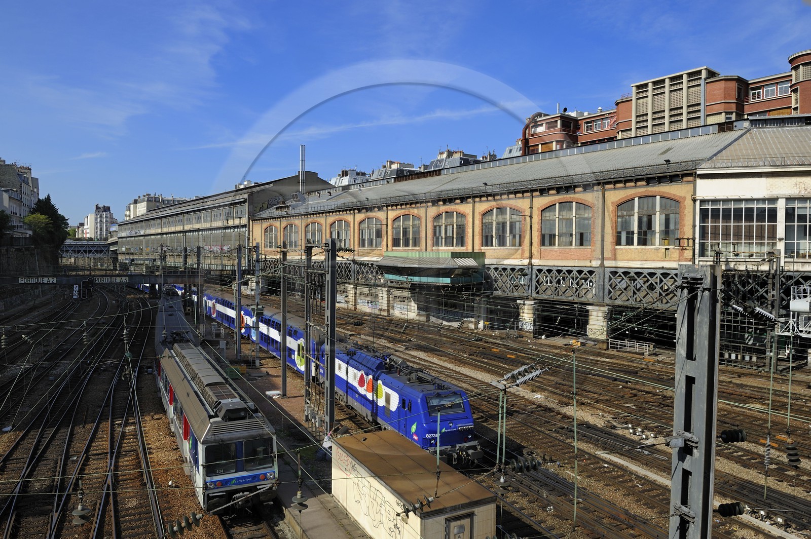 France, Paris (75), la gare Saint-Lazare vue de la place de l'Europe