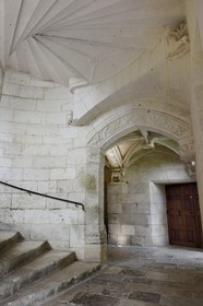 France, Dordogne (24), Périgord Vert, Villars, château de Puyguilhem, le grand escalier