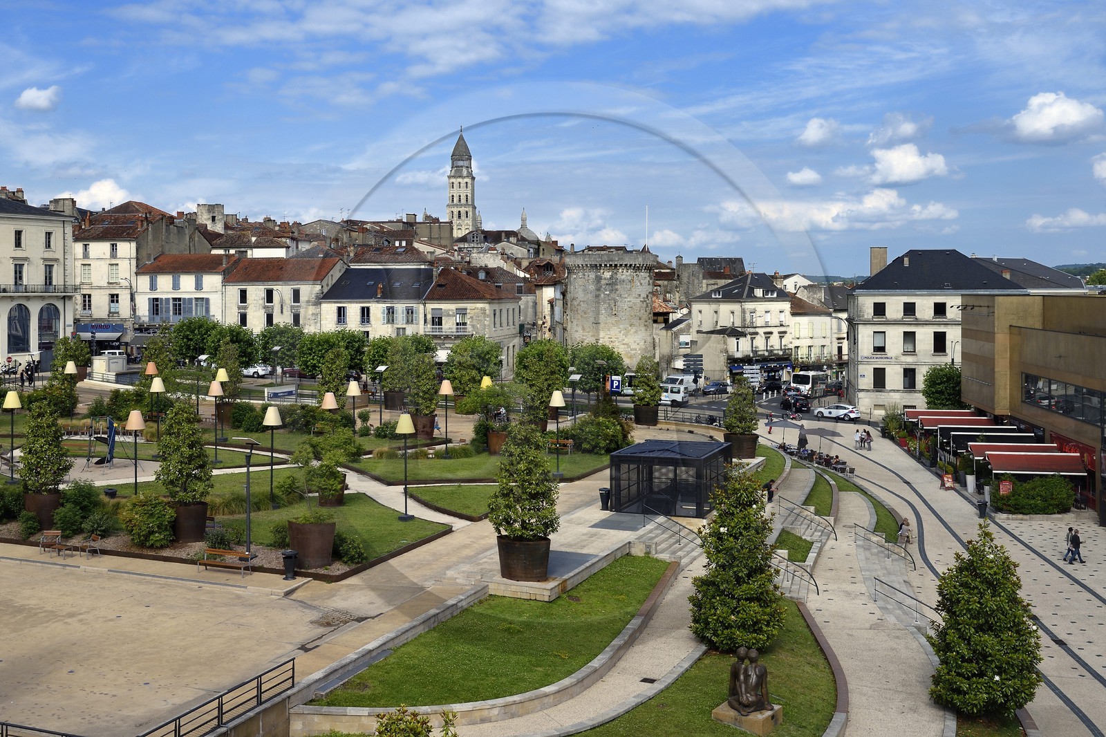 France, Dordogne (24), Périgord Blanc, Périgueux, la place Francheville et la tour Mataguerre à l'entrée de la vieille ville