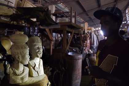 Zimbabwe, Harare, Mbare covered handicraft Market