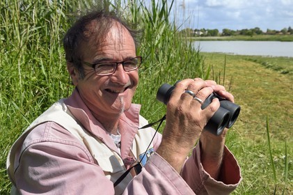 France, Charente-Maritime (17), Rochefort, observation des oiseaux à la Station de Lagunage avec Christophe Boucher, guide de la LPO