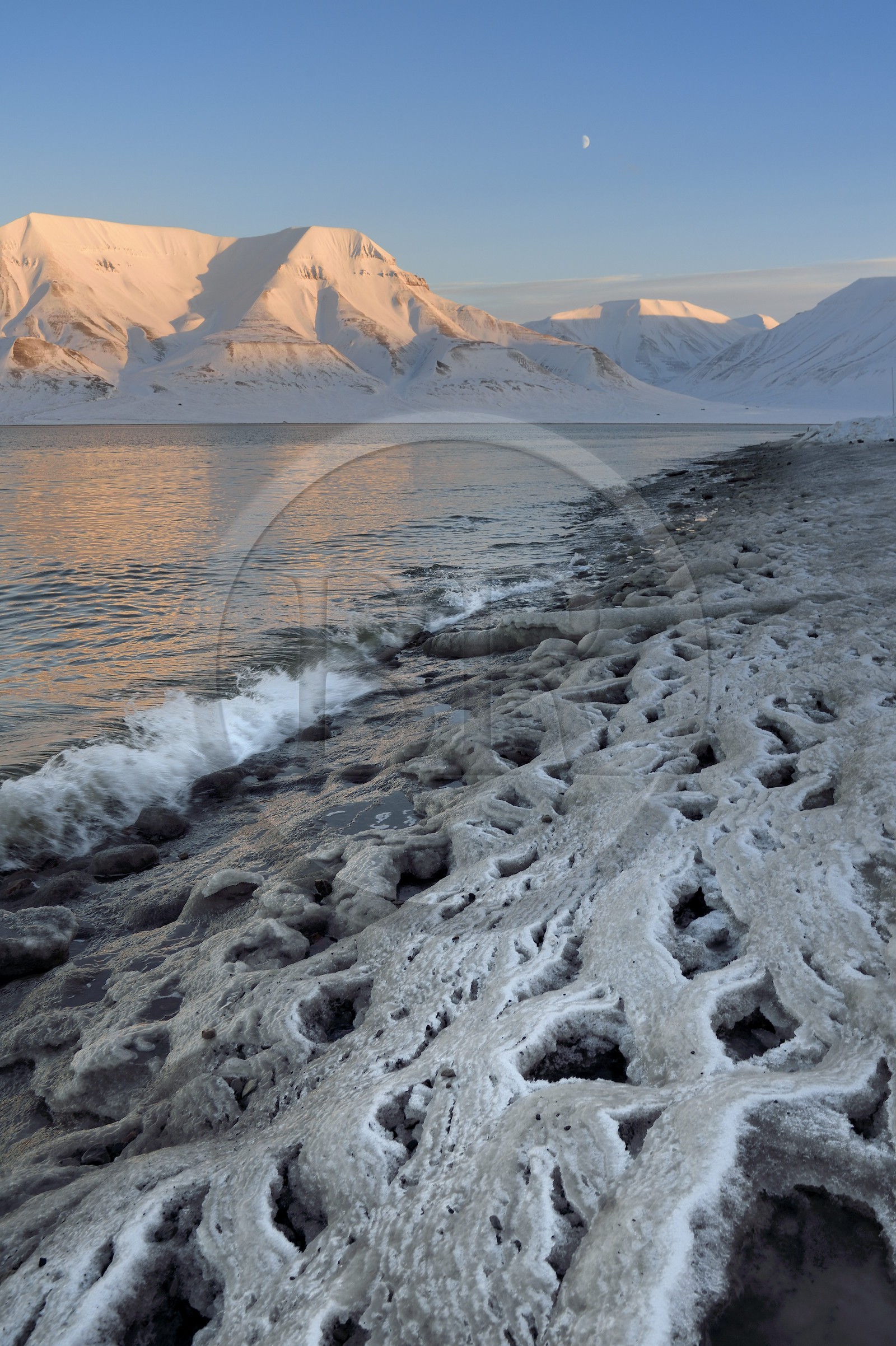 Norway, Svalbard, Spitzbergen, Longyearbyen, Adventfjorden, frozen salt water lacework