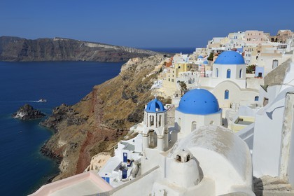 Grèce, Les Cyclades, mer Égée, île de Santorin (Thira ou Théra), le village de Oia qui surplombe la Caldera