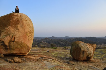 Zimbabwe, province de Matabeleland méridional, Matobo ou Matopos Hills National Park, classé Patrimoine Mondial de l'UNESCO, formations rocheuses sur la colline de Malindidzimu (demeure des esprits bienveillants) au sommet de View of the World où est enterré Cecil Rhodes