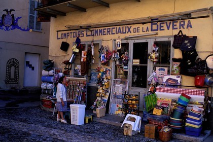 France, Alpes-Maritimes (06), Sospel au cúur de la vallée de la Bévéra, un marchand de couleurs d'autrefois