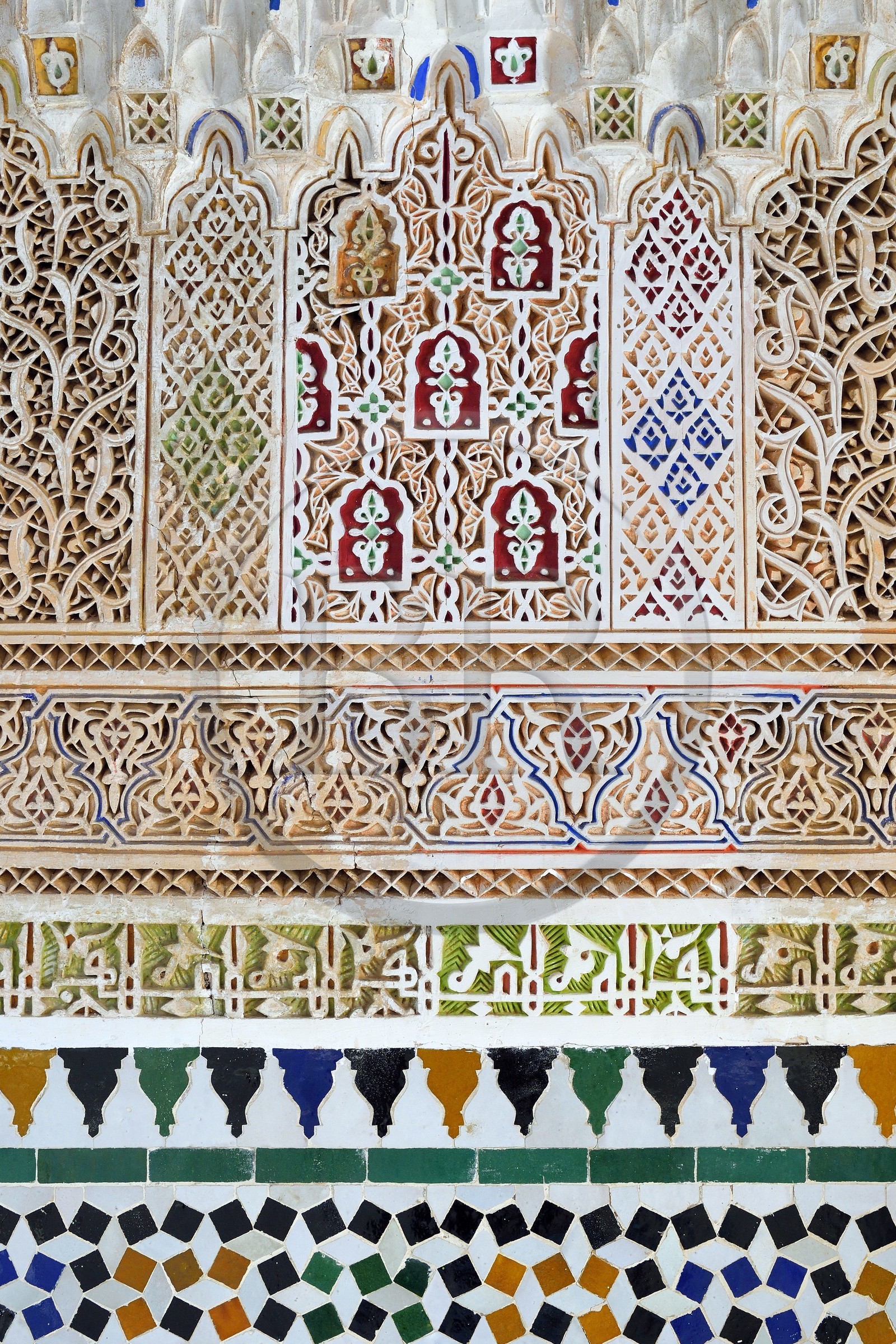 Maroc, Haut-Atlas, Marrakech, ville impériale, Médina classée Patrimoine Mondial de l'UNESCO, Palais de la Bahia, stuc sculpté et zellige