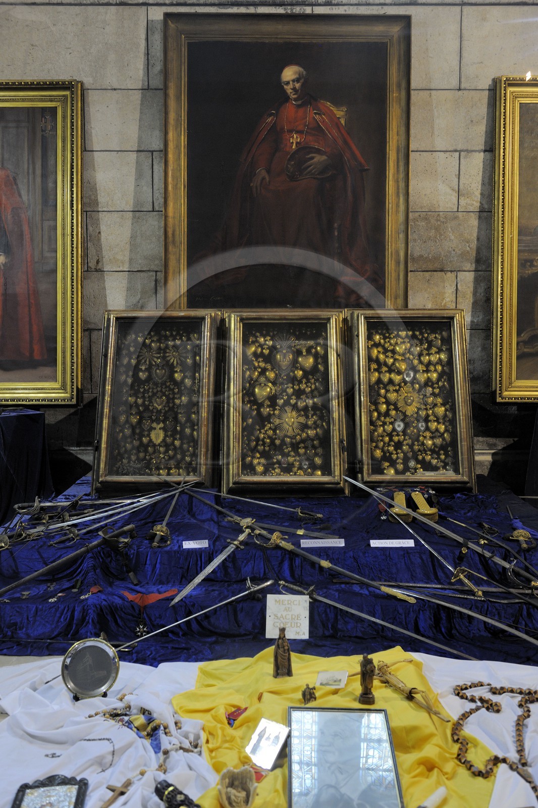 France, Paris (75), Montmartre, éléments du Trésor dans la crypte de la basilique du Sacré-Cœur de l'architecte Paul Abadie achevée en 1914