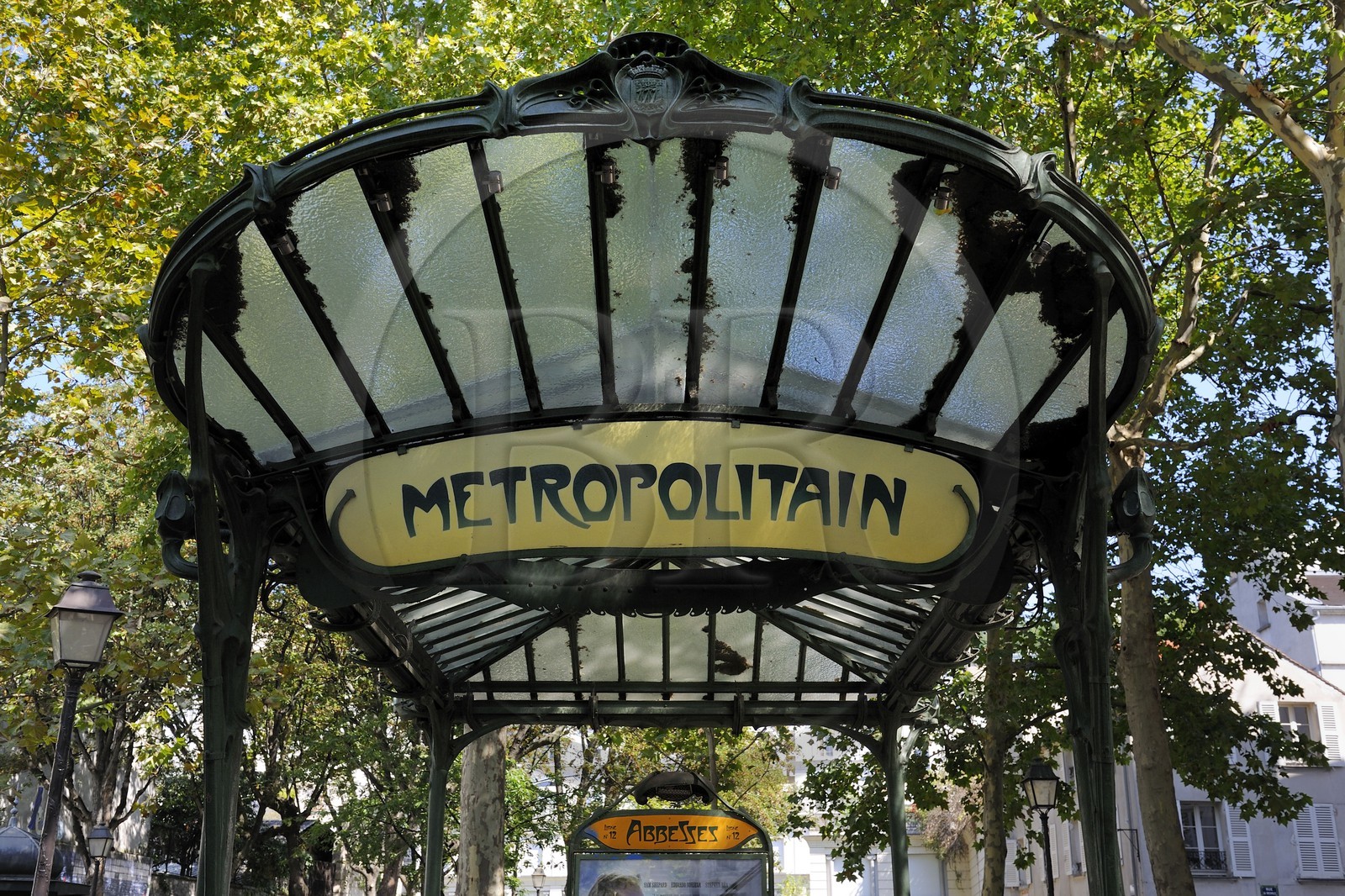 France, Paris (75), place des Abbesses, station de métro de style Art Nouveau d'Hector Guimard