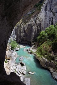 France, Alpes-de-Haute-Provence (04), Parc Naturel Régional du Verdon, Rougon, Grand Canyon du Verdon, la rivière du Verdon dans le couloir Samson, vu depuis le sentier Blanc-Martel sur le GR4